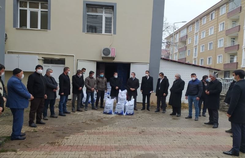 Sungurlu’da çiftçi’ye 2.5 ton fiği dağıtıldı
