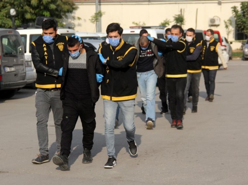 Cezaevi arkadaşlarına para göndermek için adam kaçırdılar
