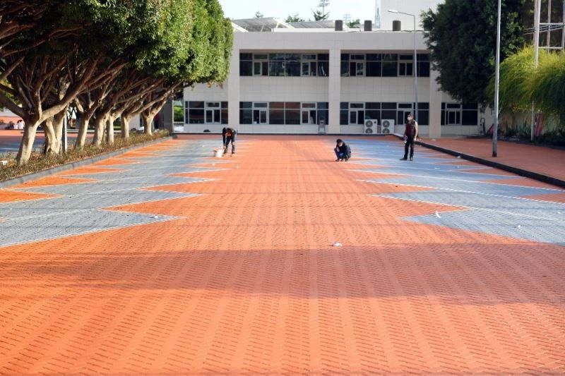 Macit Özcan Spor Kompleksi renkli asfaltla yenilendi
