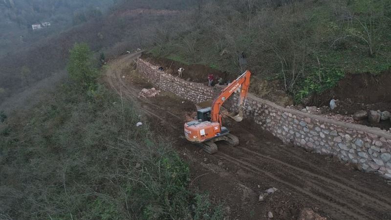 Sarmaşık, otoyola bağlanmak için gün sayıyor
