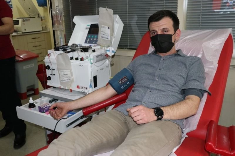 Yoğun bakımdaki hastalara umut olmak için plazma bağışında bulunmaya başladılar
