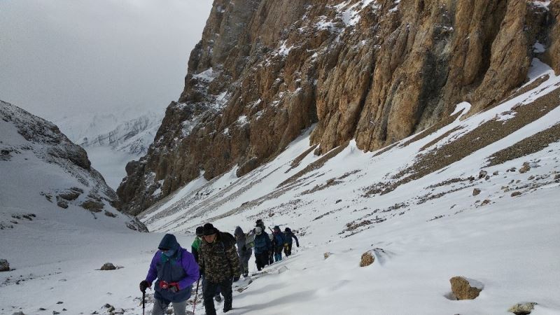 Azerbaycanlı ve Türk dağcılar “Haydar Zirvesi” ve “Atatürk Zirvesi”ne tırmandı
