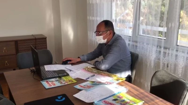 Virüs 22 yıllık öğretmenin eğitim aşkını engelleyemedi
