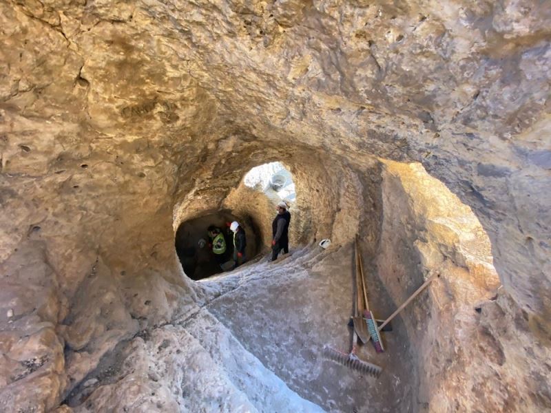Asur Kalesinin gizemli tünelleri açılıyor
