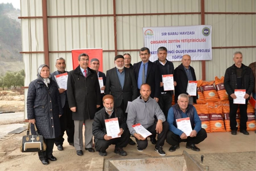 SIR BARAJI ORGANİK ZEYTİN ÜRETCİLERİNE SERTİFİKA DAĞITIM TÖRENİ DÜZENLENDİ