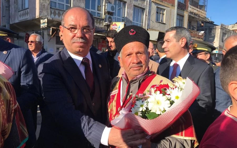 DURMUŞOĞLU, KADİRLİ’NİN GURUR 100. GÜNÜNÜ KUTLADI