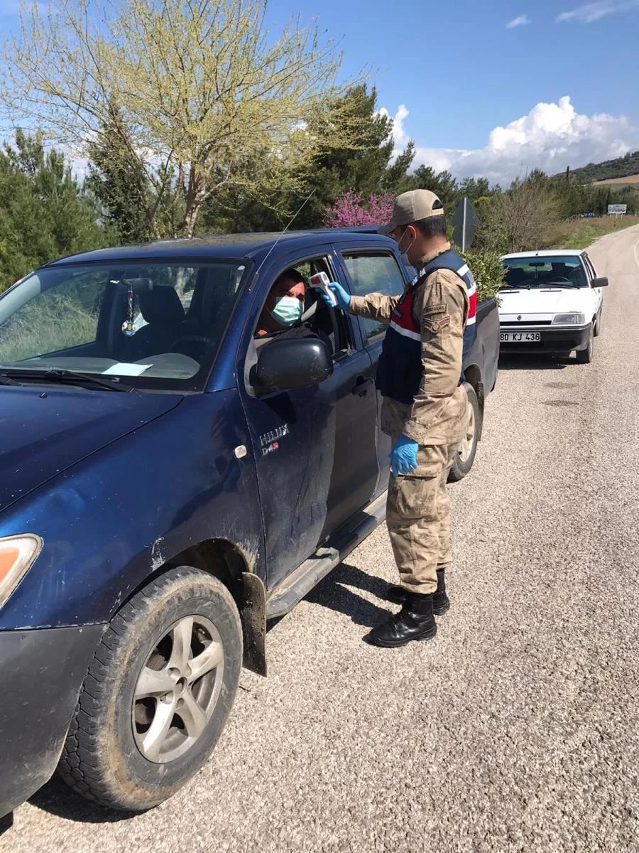 ŞEHİR GİRİŞLERİNDE SÜRÜCÜ VE YOLCULARIN ATEŞLERİ ÖLÇÜLÜYOR