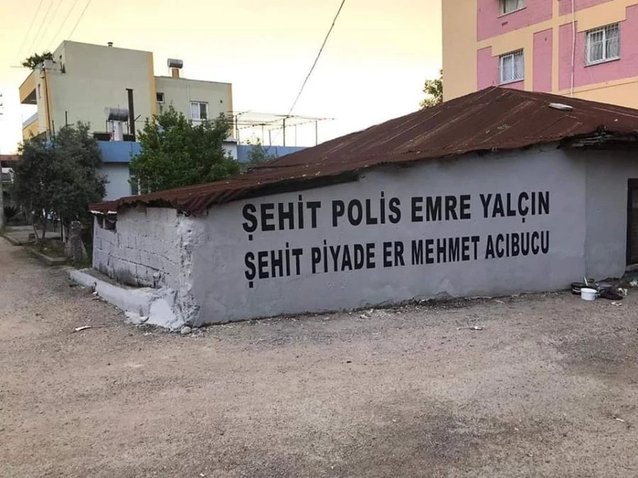 DERVİŞ PAŞA MAHALLESİNDE 2 ŞEHİDİN ADI KÖŞE