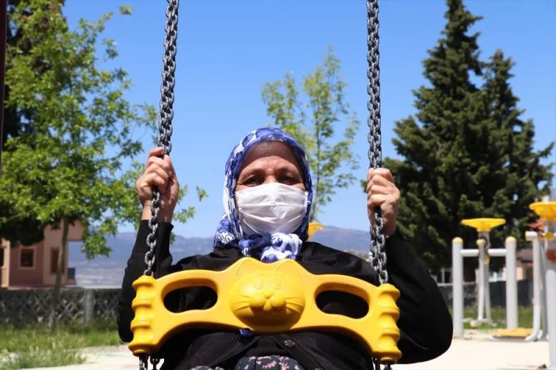 Kronik astım hastası 63 yaşındaki kadının salıncak sevinci