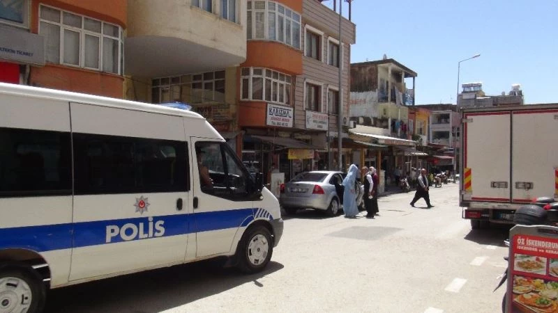 Bayram öncesi sokaklar ve mağazalar boş kaldı
