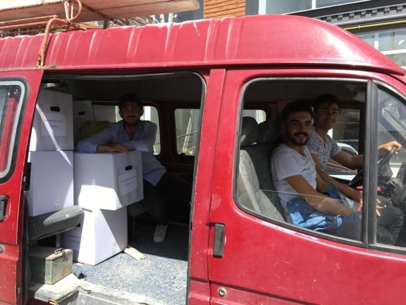 Harçlıkları ve burs paraları ile 55 aileye gıda yardımı yaptılar
