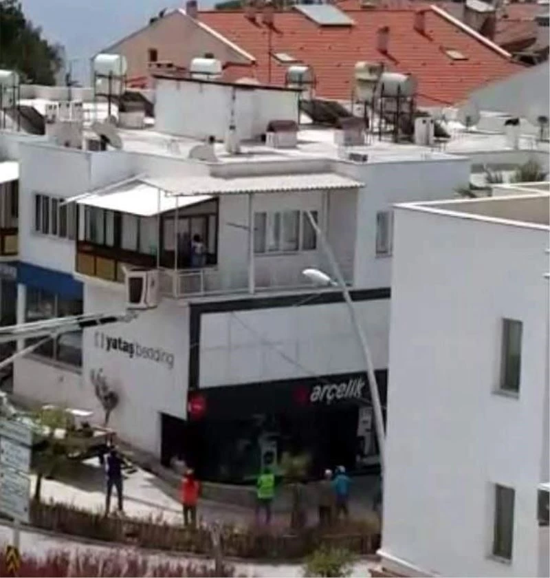 Annenin sorumsuzluğu pes dedirtti, küçük bebek 1 saat balkonda ağladı
