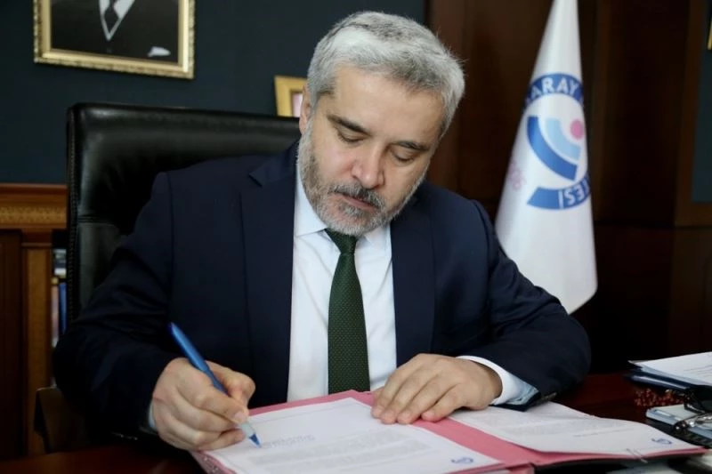 Rektör Şahin yazdığı bir mektupla öğrencilere hediyelerini yolladı
