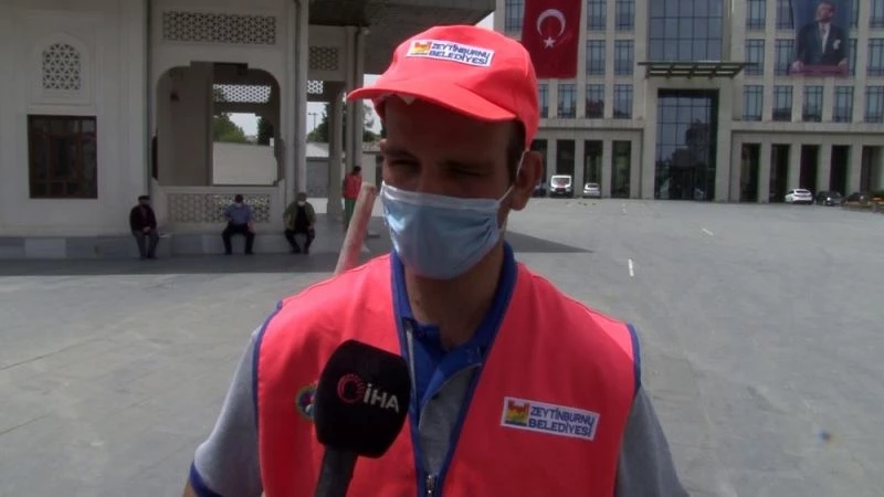 Temizlik görevlisi Cevat bir fotoğraf karesi ile gönüllerde taht kurdu
