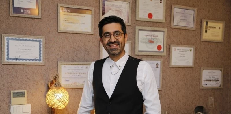 Burun estetiğinin kadınları genç gösterdiği yapay zeka ile kanıtlandı
