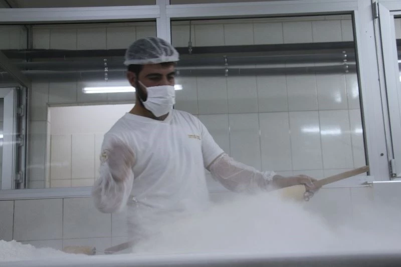 ( ÖZEL) - Güllaç ve Sütlü Nuriye’den esinlenip soğuk baklava üretti, şimdi siparişlere yetişemiyor
