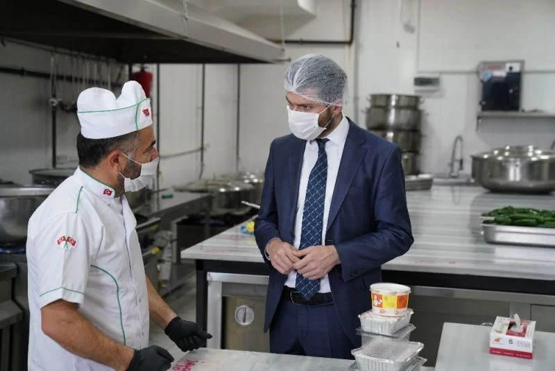 Aşevinden bin 50 kişiye sıcak yemek
