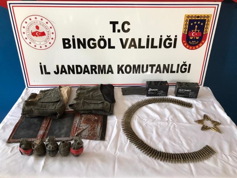 Bingöl’de terör operasyonu, el bombaları ve mühimmat ele geçirildi
