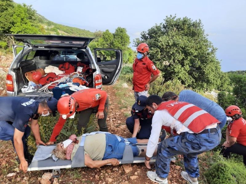 Dağlık alanda kadın ve oğluna jandarma ve AKUT’tan kurtarma operasyonu
