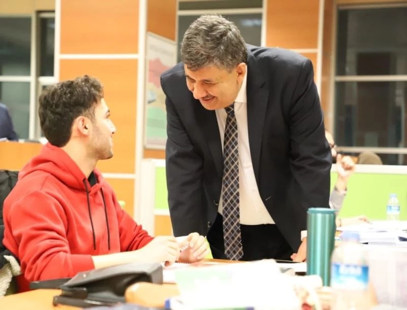 Rektör Sade: “Gençlerimizin azim ve kararlılığı, bizleri en gelişmiş medeniyetler seviyesine taşıyacaktır”
