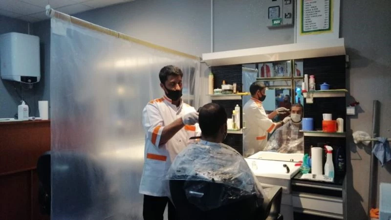 Berberden, sosyal izolasyon için şeffaf izolasyon
