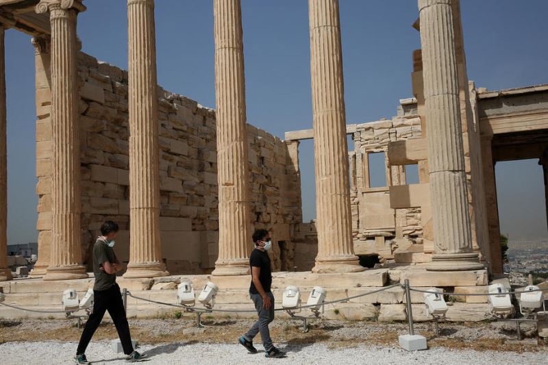 Yunanistan’da Atina’nın sembollerinden Akropolis tapınağı yeniden açıldı
