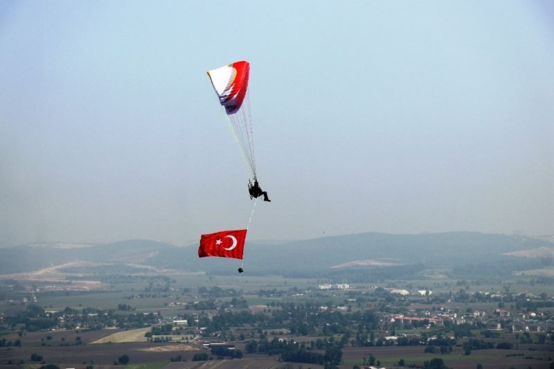 19 Mayıs’ta Sakarya semalarında Türk Bayrağı dalgalandırdı
