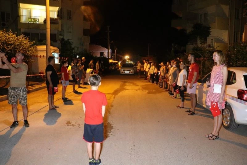 Antalyalılar sitelerin bahçesini karnaval alanına çevirdi
