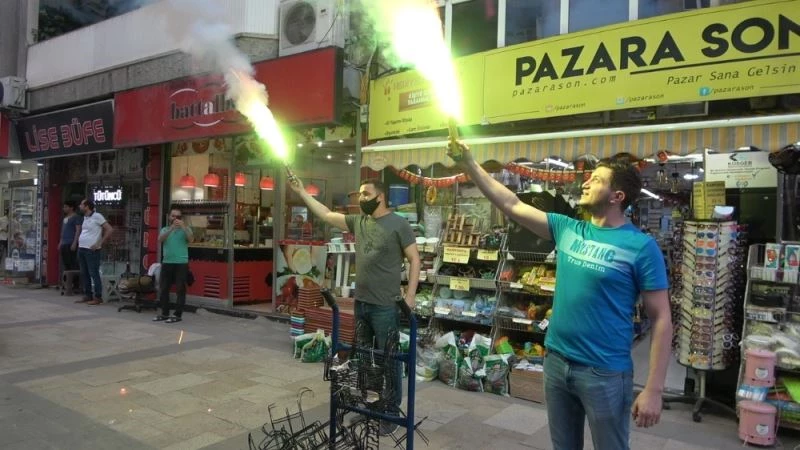 Denizlililer saat 19.19’da İstiklal Marşı’nı okudu
