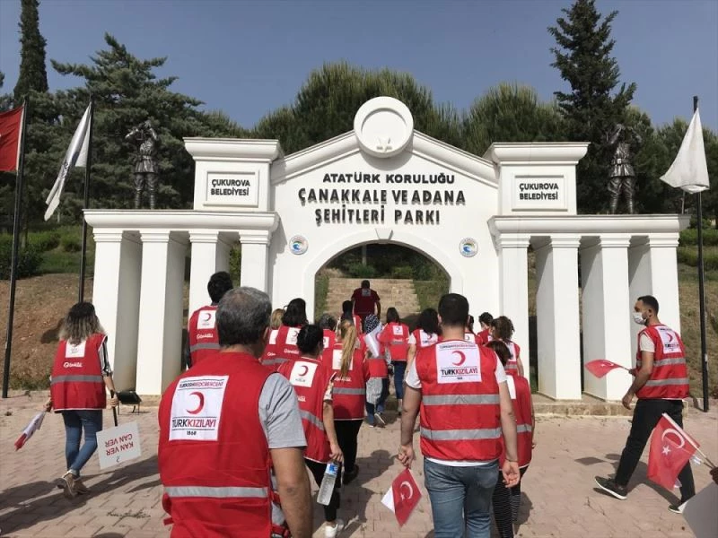 Türk Kızılayın gönüllü gençlerinden 19 Mayıs kutlaması