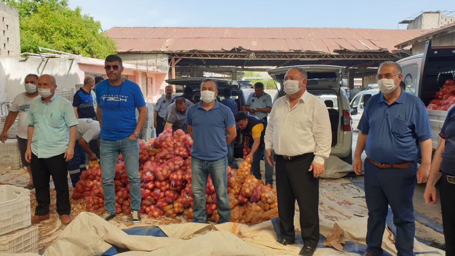 2500 AİLEYE 10 TON PATATES VE SOĞAN DAĞITILDI