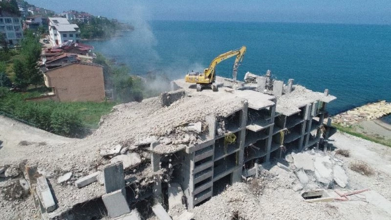 Ordu’daki gökdelenlerin yıkımı devam ediyor
