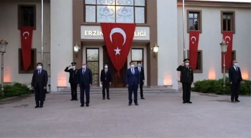 Erzincan protokolü saat 19.19’da İstiklal Marşını okudu
