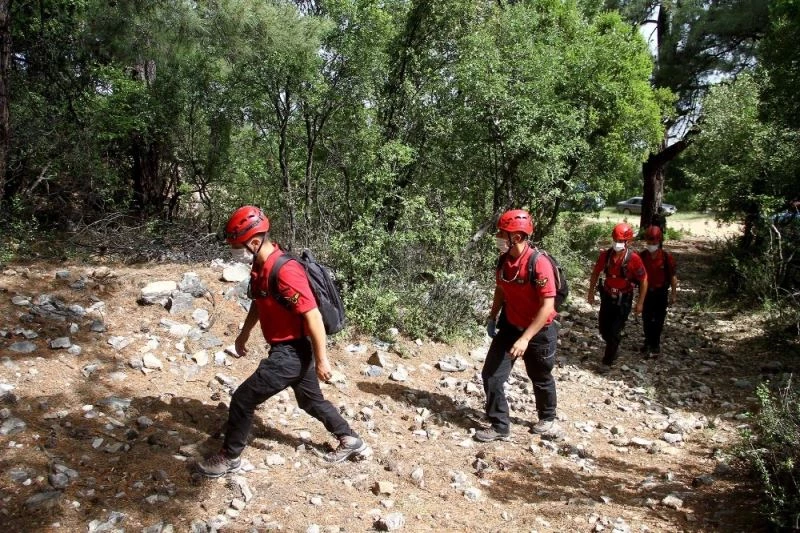 Kayıp dağcıyı arama çalışmaları sürüyor
