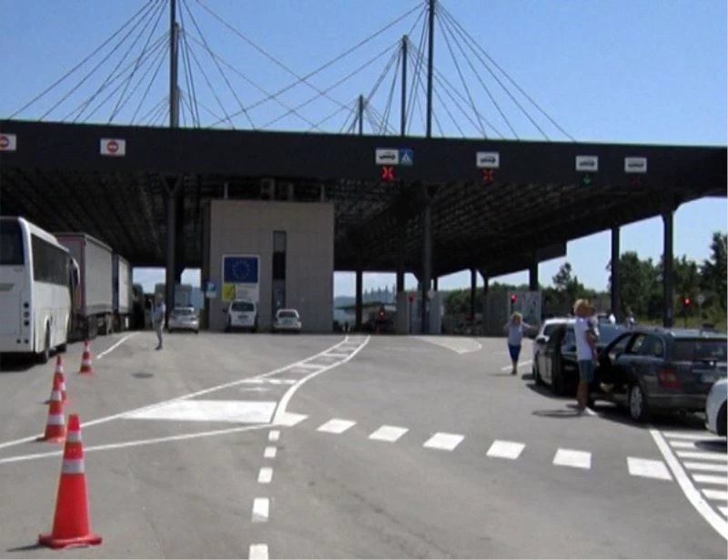 Sırbistan, Kosova’ya olan sınırını tek taraflı olarak açtı
