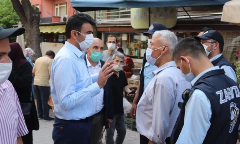 Kaymakam Yüksel Kara pazarcıları denetledi
