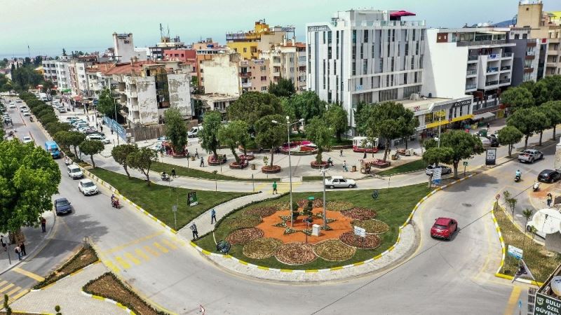 Kuşadası’nda cadde ve sokaklara estetik dokunuş
