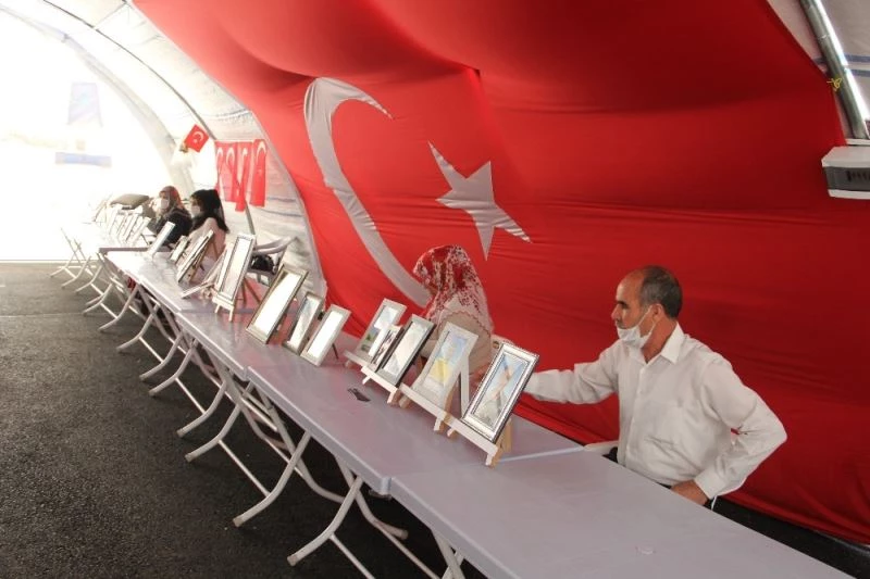 HDP önündeki ailelerin evlat nöbeti 262’nci günde
