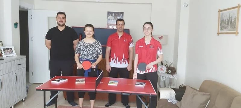 Midi Masa Tenisi Masaları ve kitapları sporculara dağıtıldı
