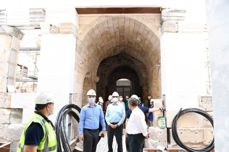 Şehzade Korkut Camiinde işlemeler kılı kırk yararak seçiliyor
