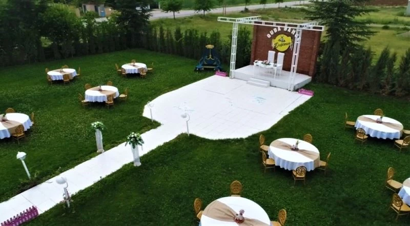 Artık düğünlerde de ‘sosyal mesafe’
