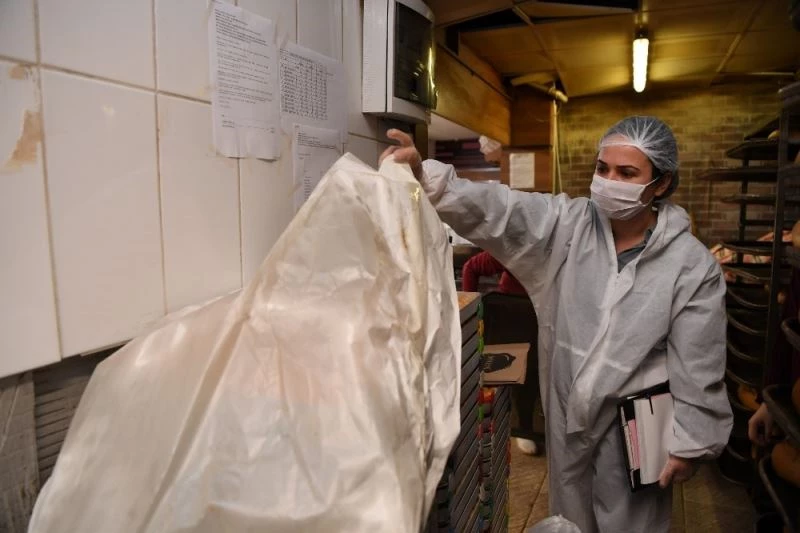 Konyaaltı Belediyesi, sağlıksız gıdaya geçit vermiyor
