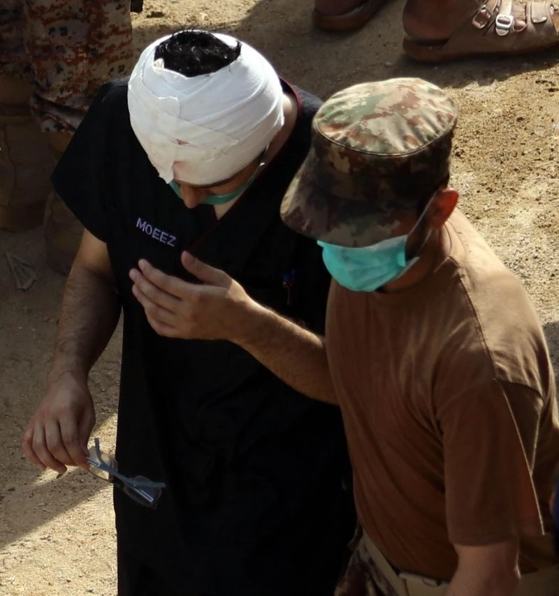 Pakistan’da düşen yolcu uçağından bir kişi sağ kurtuldu
