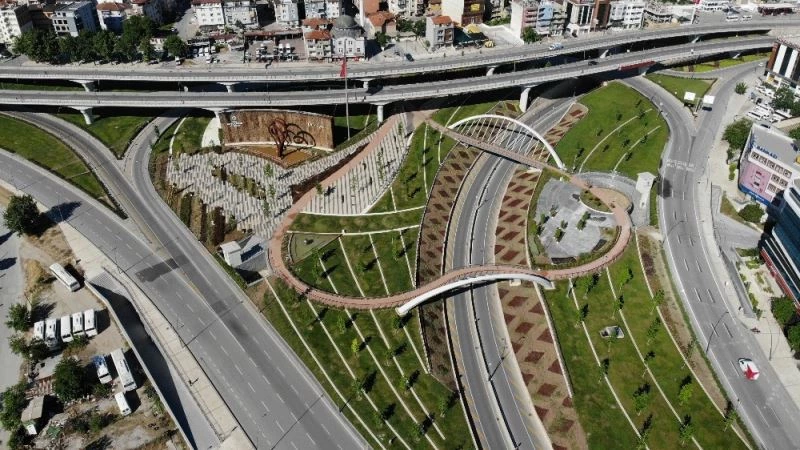 Denizli’de 4 gün sürecek sokağa çıkma kısıtlamasında kent bomboş kaldı
