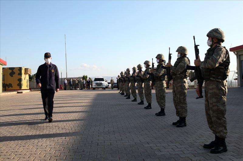 Milli Savunma Bakanı Akar ve kuvvet komutanları Suriye sınırında
