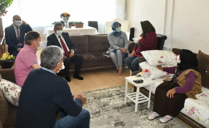 Vali Kaymak’tan şehit ailelerinin bayramını kutladı
