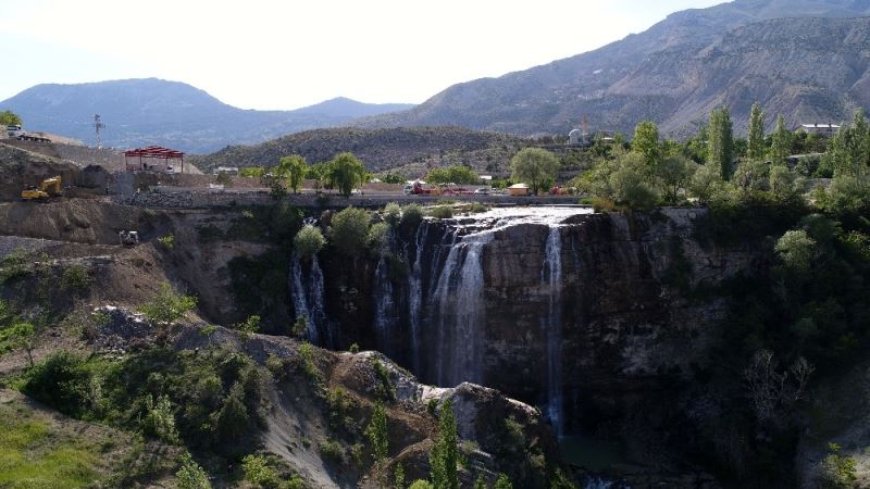 Turistlerin gözdesi “ Tortum Şelalesi” bu bayram boş kaldı
