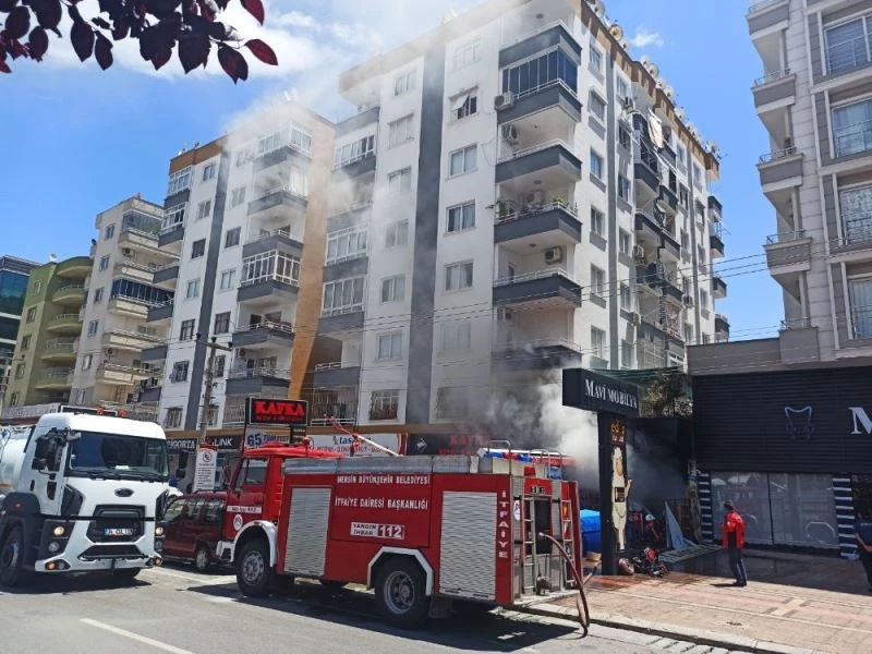 Bakkalda çıkan yangın korkuttu
