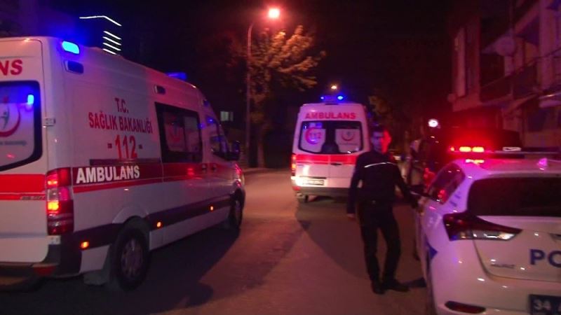 Kadıköy’de “kız meselesi” kanlı bitti: 4 yaralı
