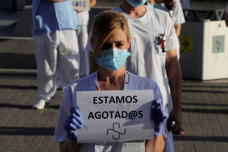 İspanya’da sağlık çalışanlarından protesto
